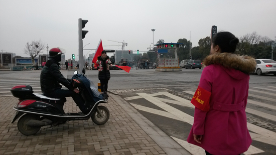 市第四医院党员志愿者进街道开展志愿服务活动